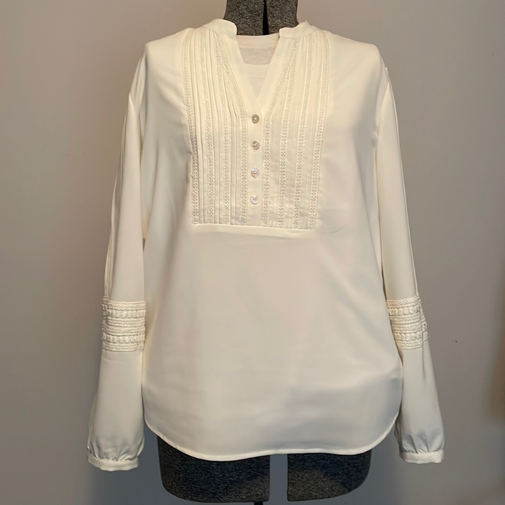 Blouse. Chico’s. Size 2. Ivory. Never worn. Excellent condition.